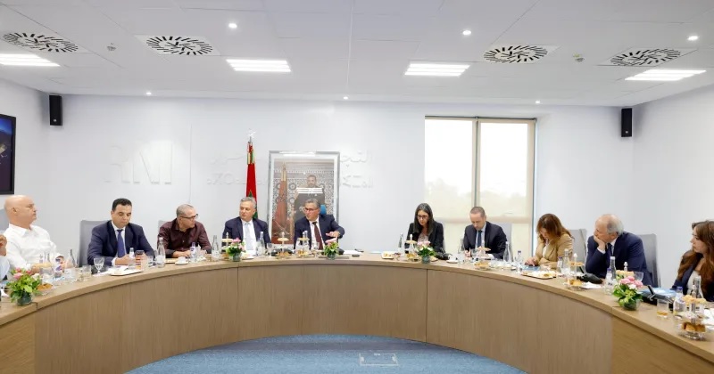 “التجمع الوطني للأحرار” يجدد ولاءه لجلالة الملك ويدافع عن سيادة المغرب في وجه “الحملات المغرضة”