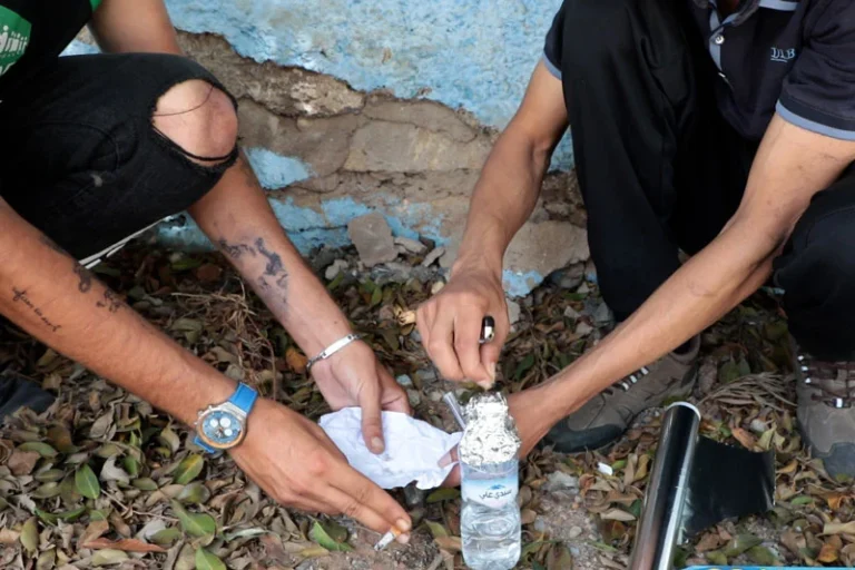 مؤشرات مقلقة حول انتشار الإدمان بين الفئات الشابة في المغرب