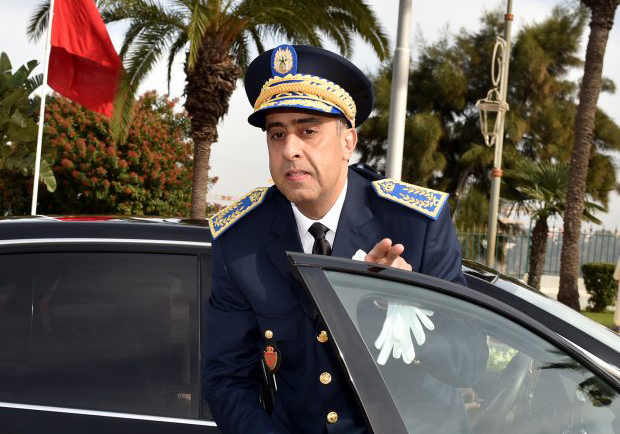 وفاءً لتضحيات رجال الأمن.. المدير العام للأمن الوطني يزور أسرة الشرطي ضحية الاعتداء بإيموزار