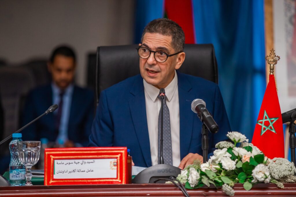 هل هي إثارة انتباه أم مجرد خطأ؟ صورة والي سوس ماسة تثير جدلاً إعلامياً