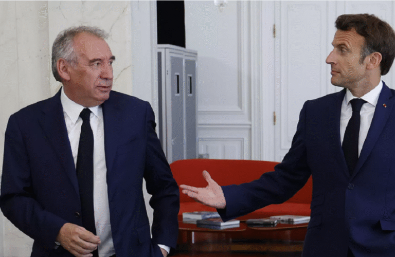 فرنسا تواجه أزمة سياسية جديدة وحكومة بايرو مهددة بالسقوط