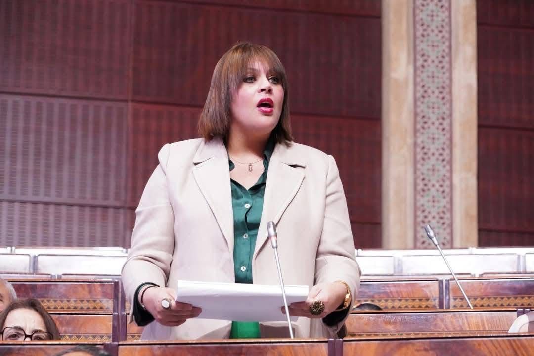 برلمانية تلجأ إلى “فيسبوك” لمساءلة الحكومة بعد “تعسف” فريقها البرلماني