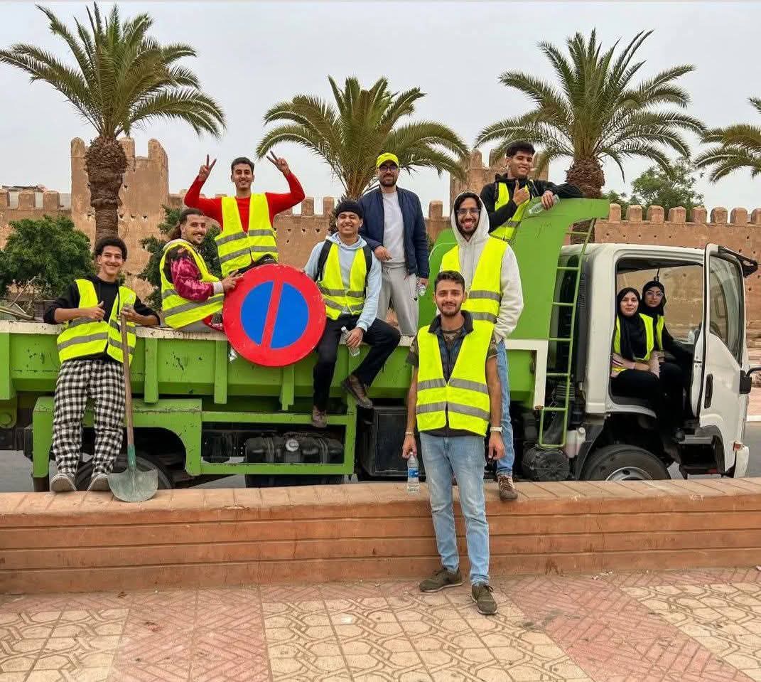 شباب تارودانت يردون على أعمال التخريب بحملة تطوعية للنظافة