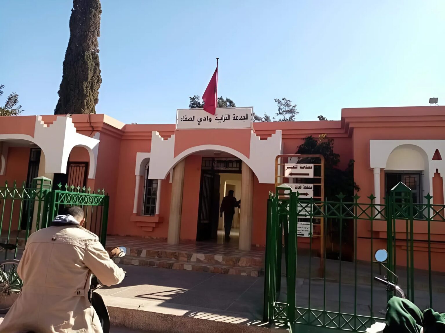 معارضة جماعة وادي الصفا تستنجد بعامل الإقليم بسبب تغاضي الرئيس عن غيابات مستشارة جماعية