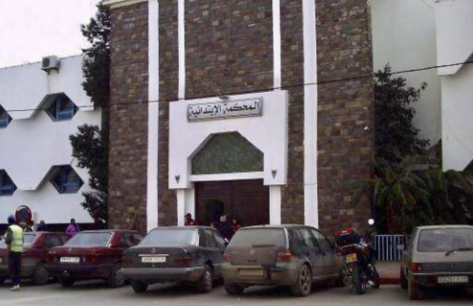 التمويل الأجنبي يقود ناشطاً حقوقياً معروفاً إلى السجن