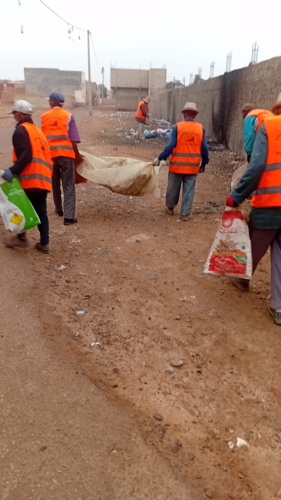 بتعليمات من السلطة الإقليمية باشتوكة آيت باها.. حملات نظافة مكثفة لتطهير النقط السوداء بعدد من المراكز والدواوير