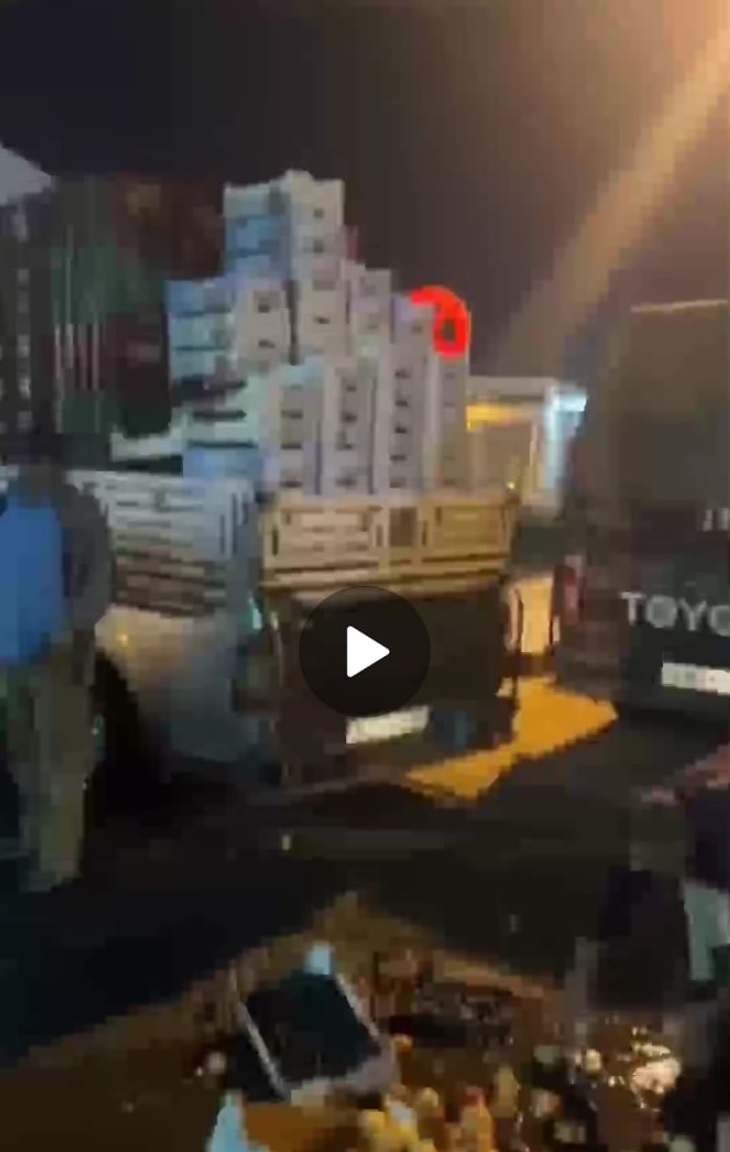 مياه عادمة وغياب المراقبة.. فواكه ملوثة تُباع للمواطنين في وضح النهار بإنزكان”فيديو”