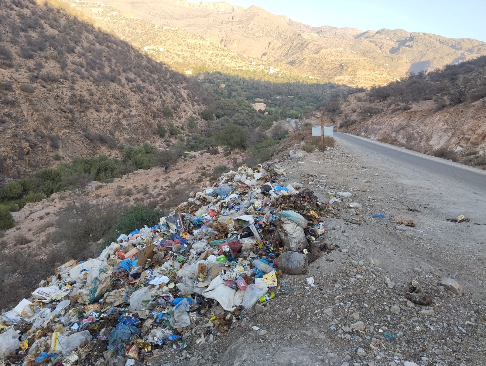 مزبلة عشوائية تهدد واحة تاركانتوشكا ومياه سد يوسف بن تاشفين