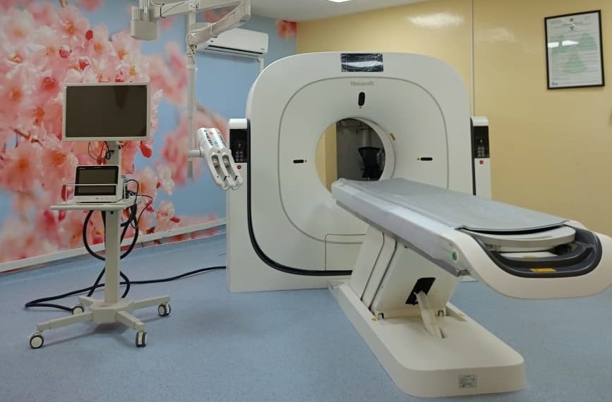 تعطل جهاز “السكانير” بالمستشفى الجامعي بأكادير… سؤال برلماني يكشف اختلالات خطيرة في الخدمات الصحية