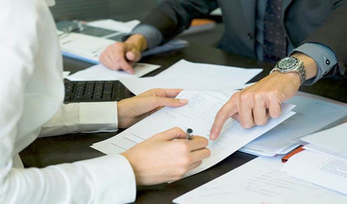 المالية تقتحم عش الدبابير:هكذا مَرَّر مسؤولون صفقات عمومية بـ “سندات الطلب” بعيداً عن الرقابة