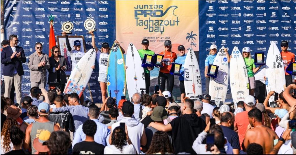 والي الجهة سعيد أمزازي يترأس حفل التتويج ويشيد بالتنظيم الاحترافي لبطولة ركوب الأمواج