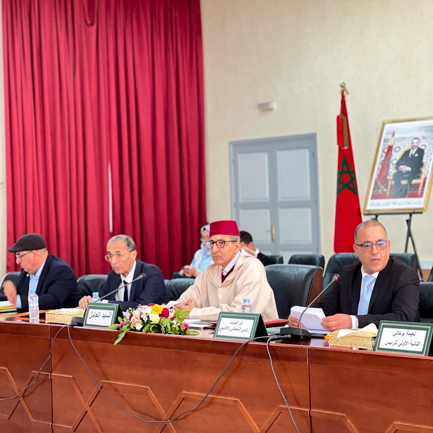 بحضور عامل إقليم اشتوكة ايت باها.. المجلس الإقليمي يواصل دعم القطاعات الاجتماعية في مجالات حفظ الصحة، دعم النقل المدرسي، وفك العزلة