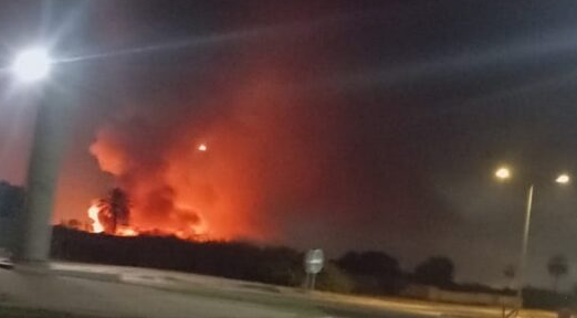 حريق مهول يلتهم مساحات واسعة بـ “أخليج” ضواحي أكادير: السلطات تفتح تحقيقاً لكشف الملابسات