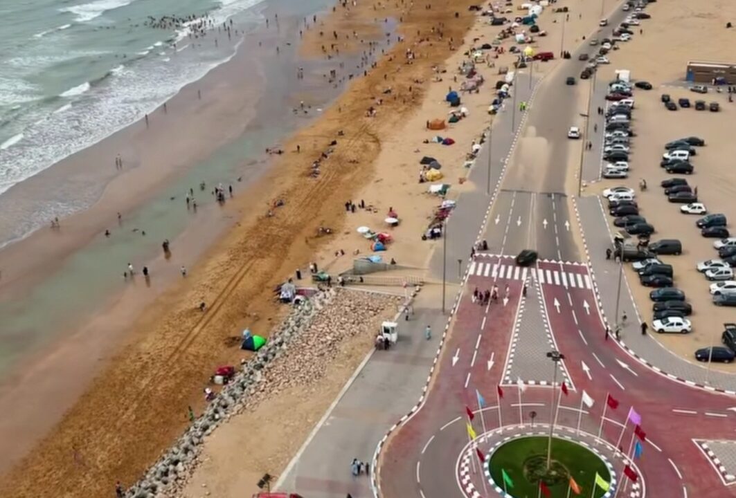 مشاريع كبرى تحول شاطئ فم الواد إلى وجهة سياحية واستثمارية بالعيون