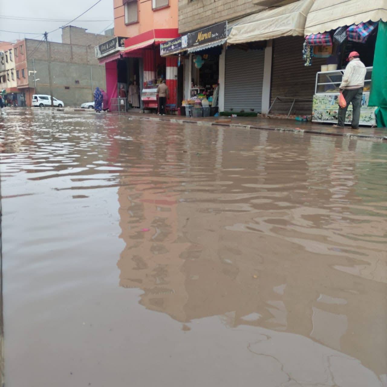 غرق شوارع القليعة… بين تبادل الاتهامات وغياب التنسيق