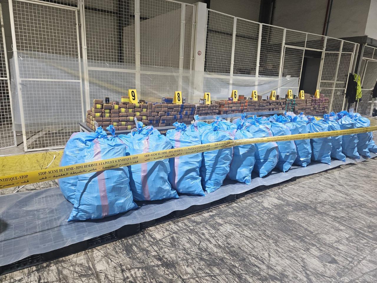 الأمن والجمارك يجهضان محاولة تهريب شحنة ضخمة من المخدرات نحو أوروبا