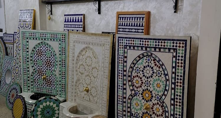 الفريق الاستقلالي يحذّر من “مكننة الزليج” ويطالب بحماية “البلدي” الأصيل