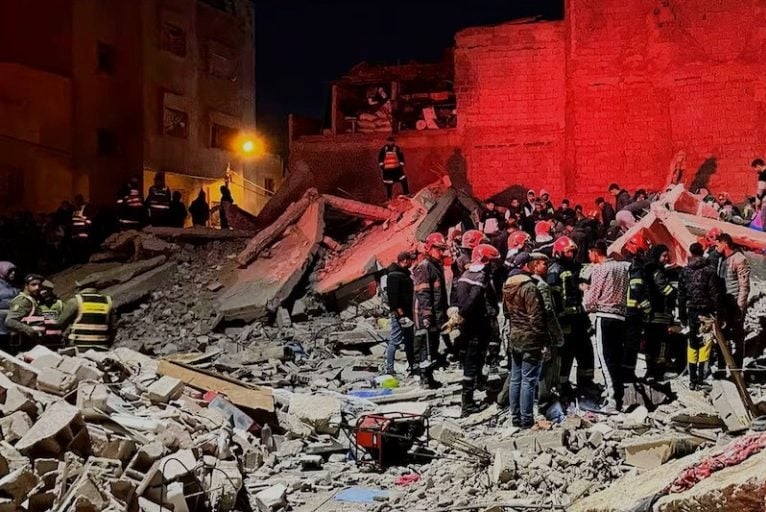 التحقيقات تتواصل بعد انهيار بنايتين بفاس ومصدر يكشف المعطى الحاسم