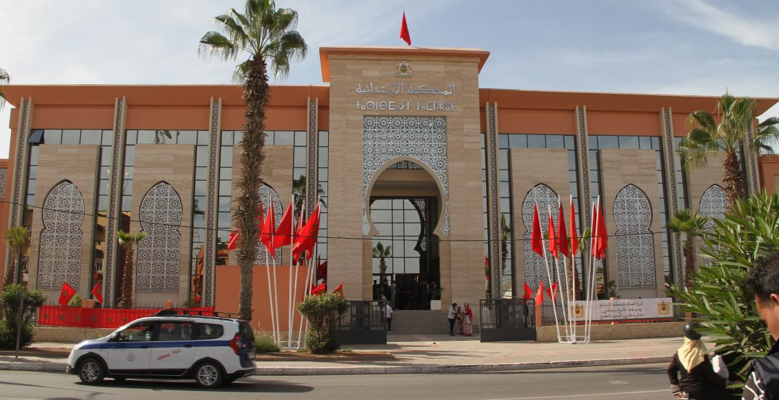 مثول مشتبه فيه أمام القضاء بعد اتهامه باستغلال قاصر