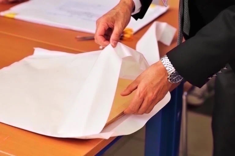 تدقيق مستعجل: شبهات تلاعب في صفقات عمومية تقود المفتشية العامة للمالية للتحقيق