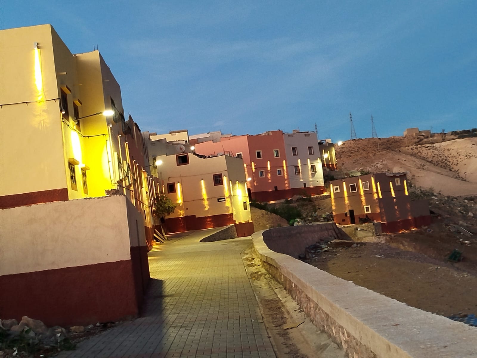 أكادير تتزين لكأس إفريقيا: تأهيل سفوح الجبال ومحيط ملعب أدرار في حلة حضرية جديدة