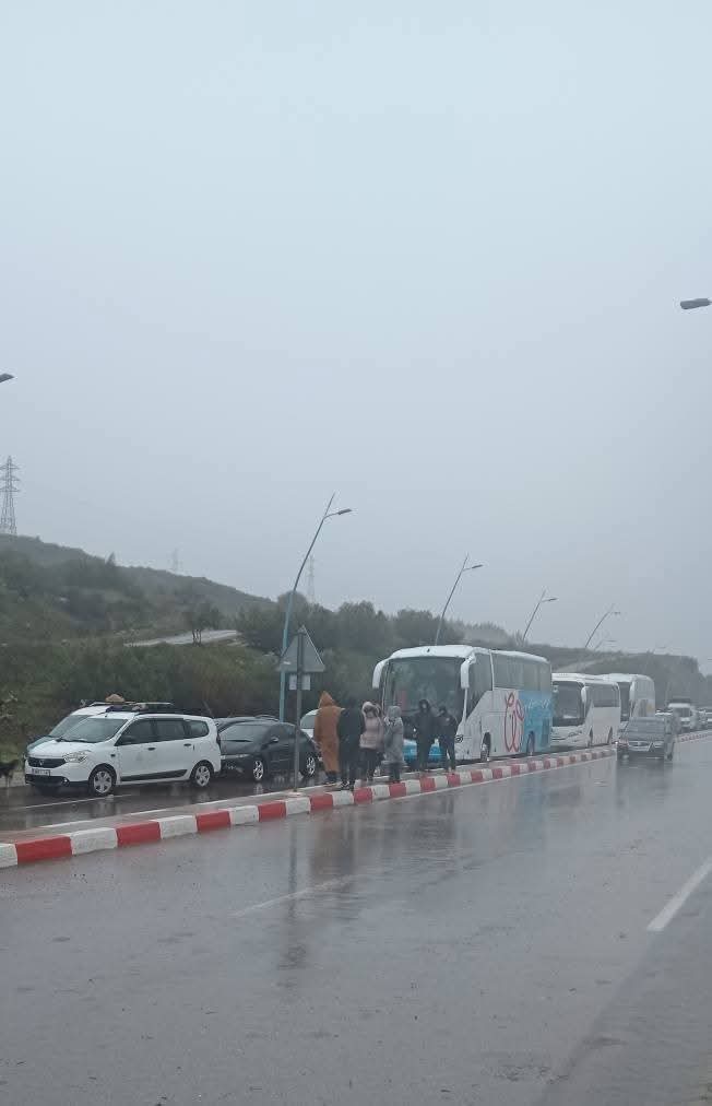 فيضانات توقف حركة المرور بين تطوان وشفشاون