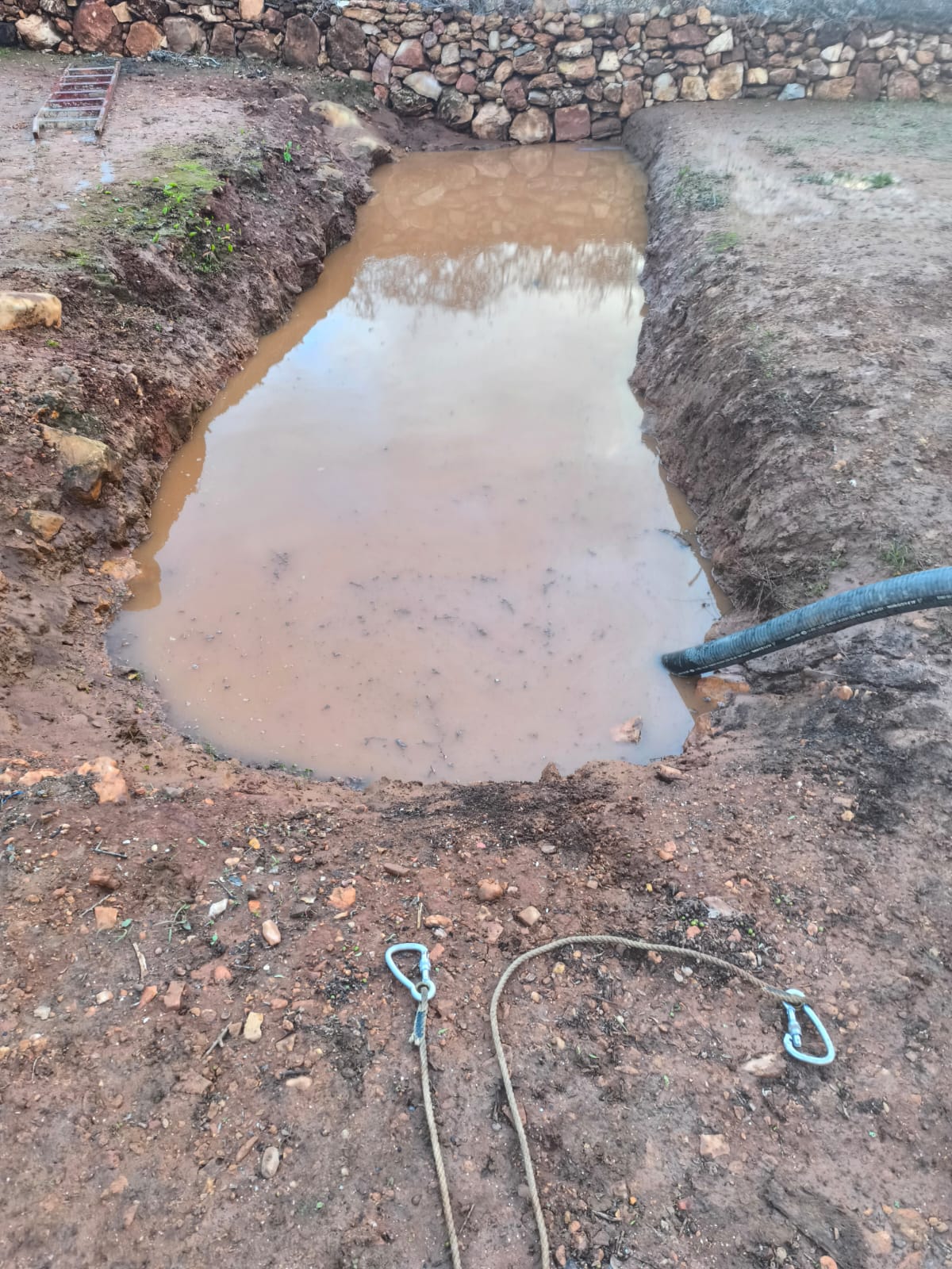 وفاة فتاة بعد سقوطها في حفرة مغمورة بمياه الأمطار بسيدي عبد الله البوشواري