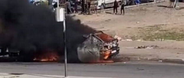 تدارت أنزا: حريق مهول يلتهم سيارة “للنقل السري” ويصيب سائقها بحروق خطيرة