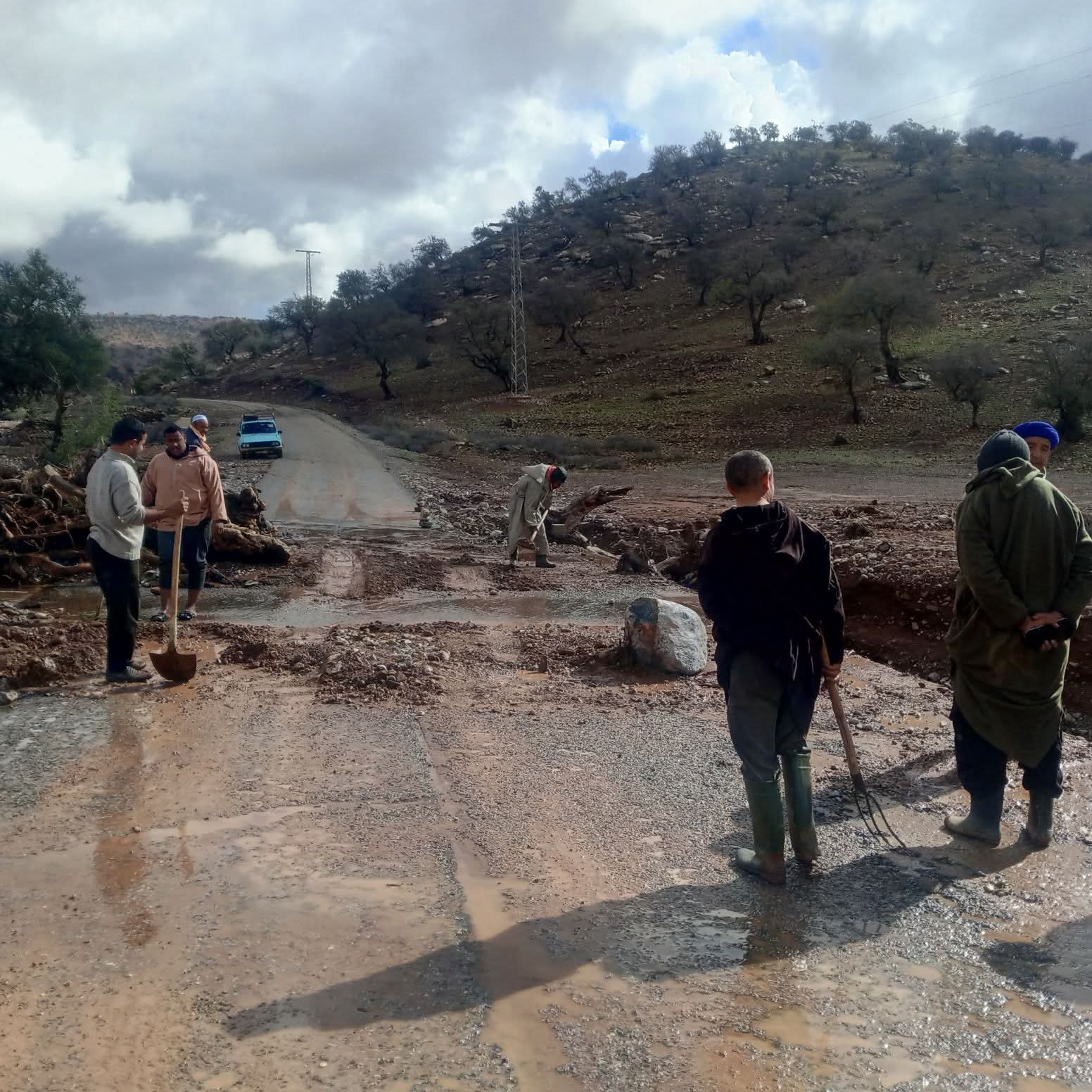 طرقات متهالكة وتقارير سوداء… هل تُفَعَّل المحاسبة بالإقليم أم تُؤجَّل؟