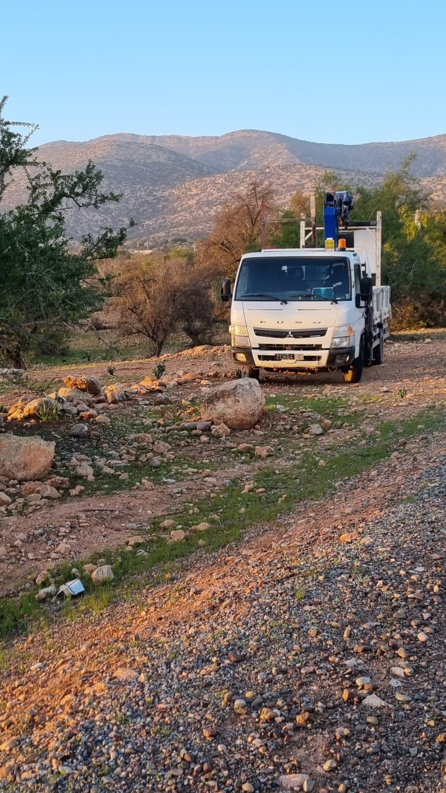 “سياحة” بآليات الجماعة: شاحنة في نزهة غابوية تثير غضباً واسعاً بأكادير