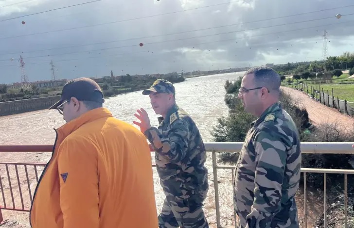 الوالي أمزازي يتفقد المنشآت المائية والطرقات بأكادير إداوتنان إثر النشرة الإنذارية