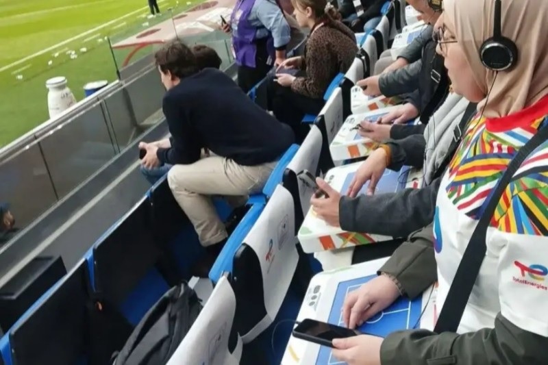 المغرب يبهر العالم بتقنية “الوصف التفاعلي” لتمكين المكفوفين من متابعة كرة القدم