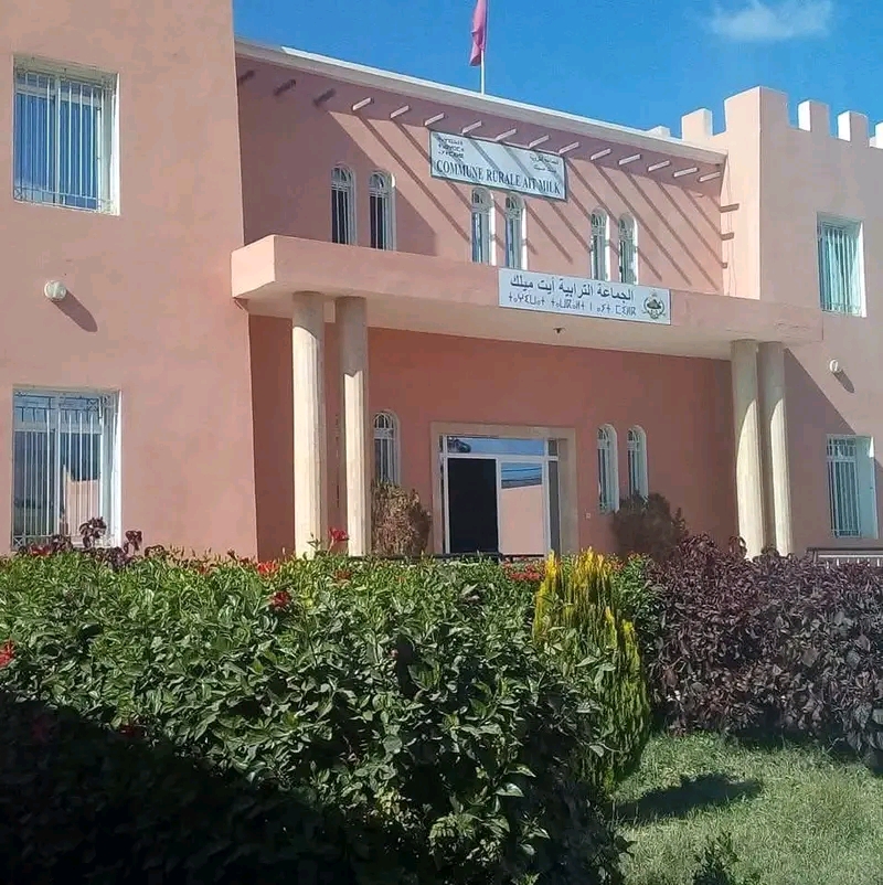 حكم استئنافي يدين رئيس جماعة آيت ميلك ومدير المصالح في قضية إغلاق محلات تجارية بسوق الجماعة