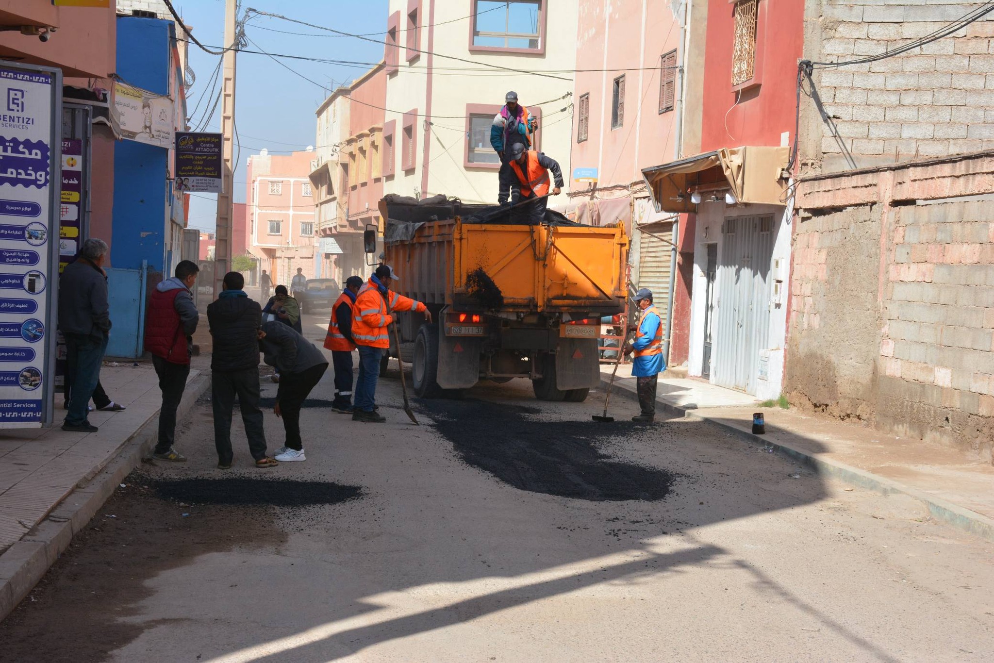 طرق تُصلَح خارج المعايير؟ مطالب بالتحقيق في أشغال أزرو بأيت ملول