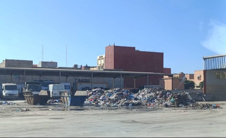 المستودع البلدي بآيت ملول: استقبال النفايات يثير جدلاً قانونياً ومخاوف بيئية متزايدة