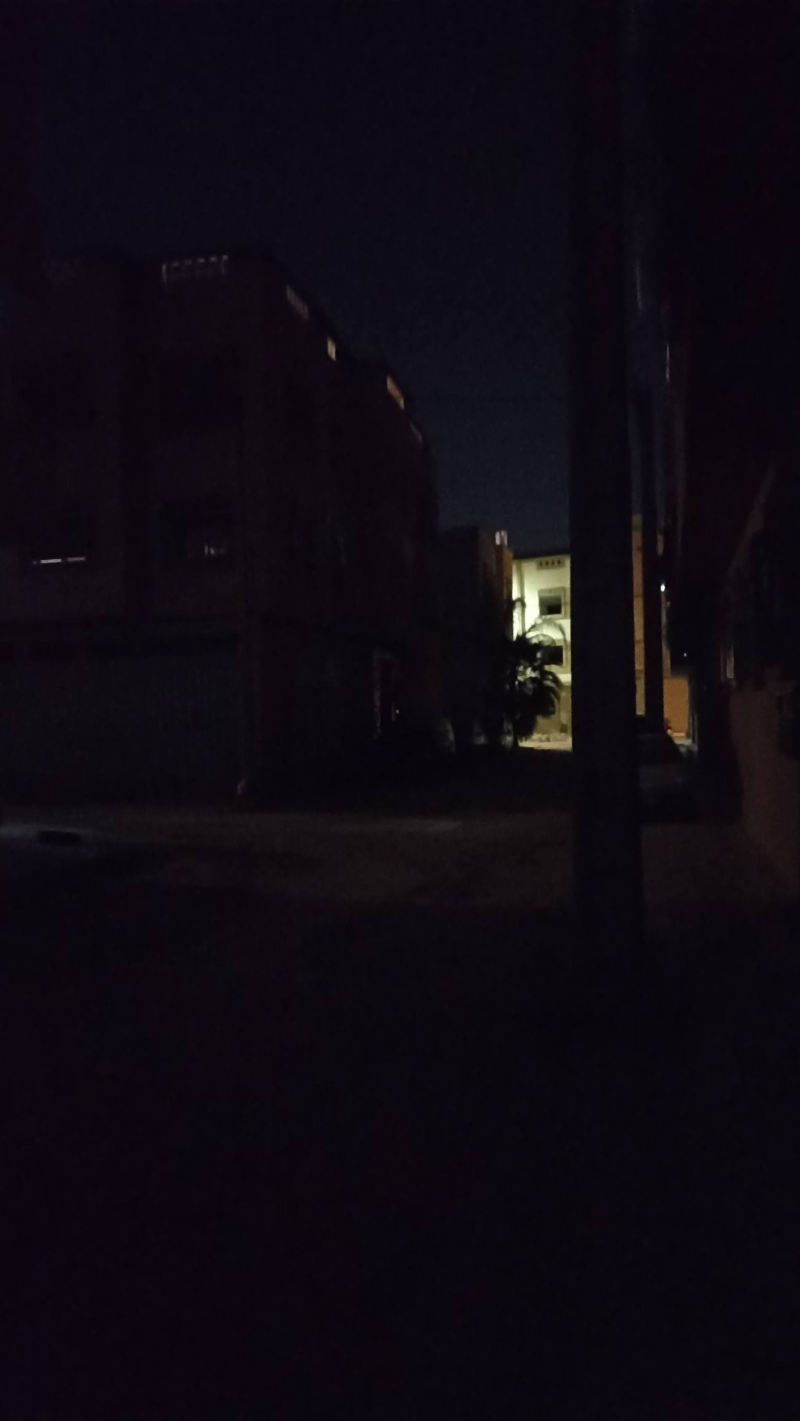 معاناة سكان حي “أفولكي تمزارت” بأيت ملول تحت وطأة الظلام الدامس