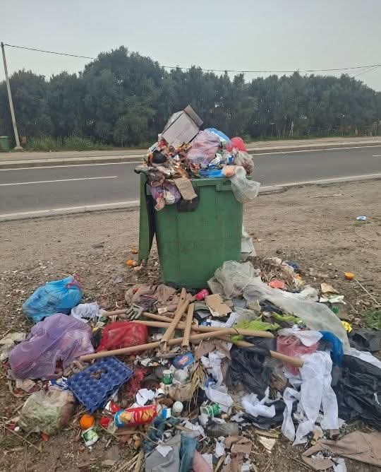 بلفاع: أكوام من النفايات على الطريق الوطنية رقم 1 تثير استياء الساكنة وتسائل تدبير قطاع النظافة