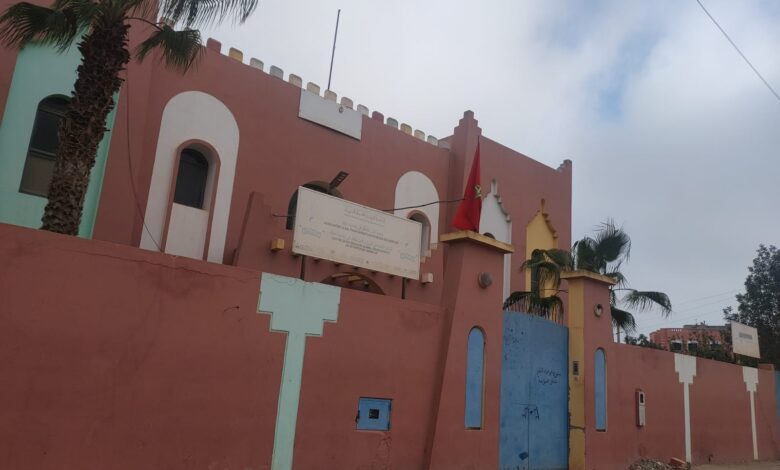 دار الطالبة بآيت عميرة في قلب الجدل… شكايات حول الأجور والتدبير تثير تساؤلات