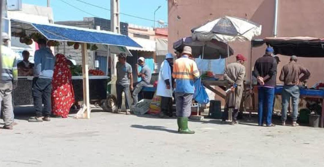 إنشادن.. السلطات المحلية تعيد ترتيب الفضاء التجاري بمدخل سوق أربعاء أيت بوالطيب بين التنظيم وحماية مصادر الرزق