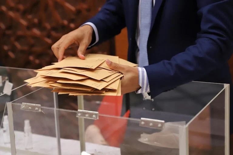 “فيتو” الداخلية في وجه سماسرة الانتخابات: سحب الصلاحيات وتجفيف منابع “الريع الجماعي”