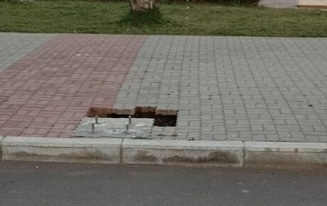 بعد أسابيع من إنجازها… اختلالات خطيرة بساحة أدميم في أيت ملول