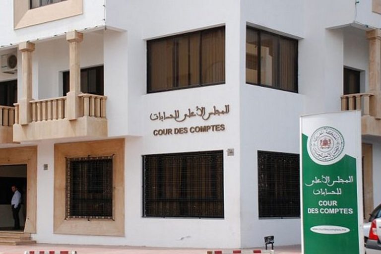 قضاة المجلس الأعلى للحسابات يحققون في شبهات “تضارب المصالح” وهيمنة شركات أقارب المسؤولين على الصفقات العمومية.