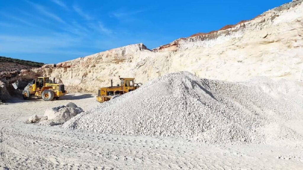 مقالع مواد البناء بحي “تدارت” بأكادير.. أضرار بيئية واختناق مروري يثيران غضب الساكنة