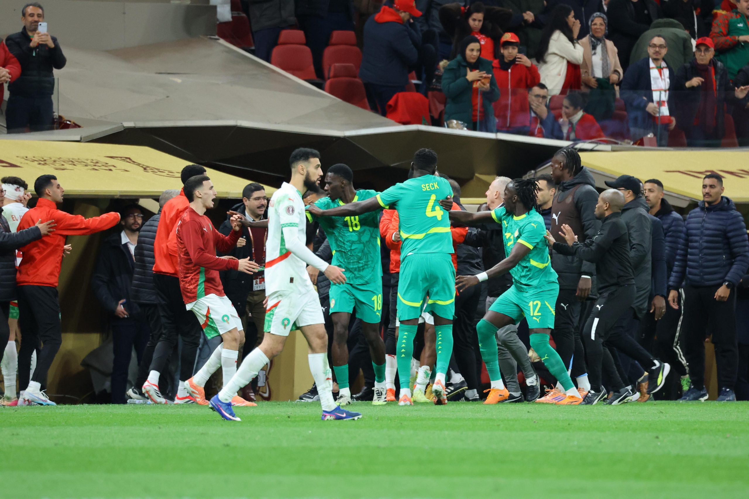 قنبلة.. الكاف يعتبر المغرب فائزا بكأس أفريقيا ويعلن رسميا هزيمة السينغال بثلاثة لصفر