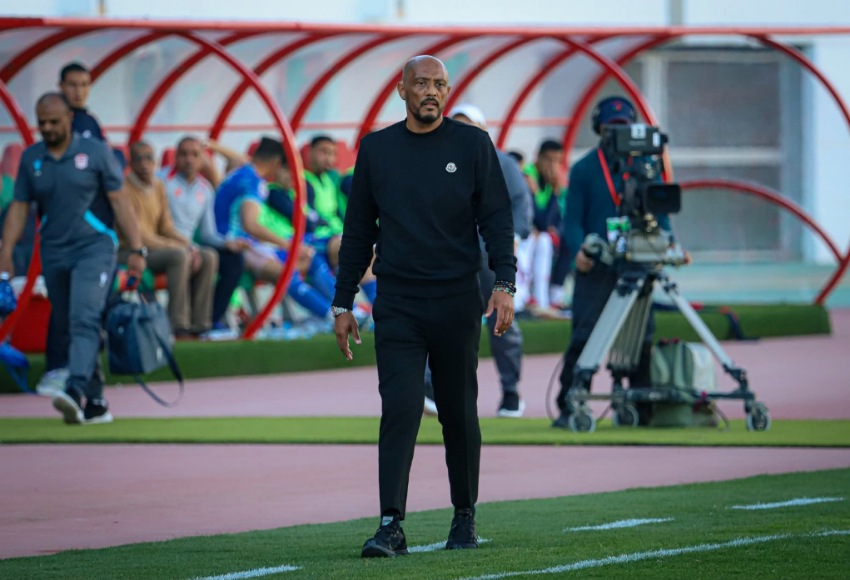 مدرب حسنية أكادير يتعاقد مع منتخب بوركينافاسو دون إخبار النادي المغربي