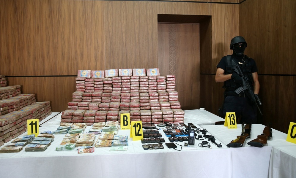 بناء على معلومات دقيقة وفرتها مصالح الديستي:أمن بالصويرة يحبط تهريب 11,7 طن من الشيرا ويضبط سيارات بلوحات مزورة