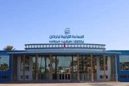 أكشاك الحراس الليليين بإنزكان: “هدر للمال العام” أم “استهتار بالجودة”؟