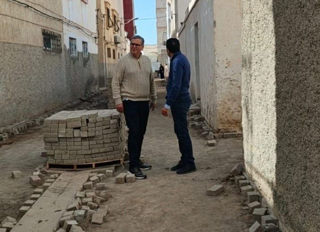 أخنوش يتفقد أوراش “إحشاش” بأكادير.. إعادة الاعتبار للأحياء التاريخية في صلب أولويات المجلس الجماعي