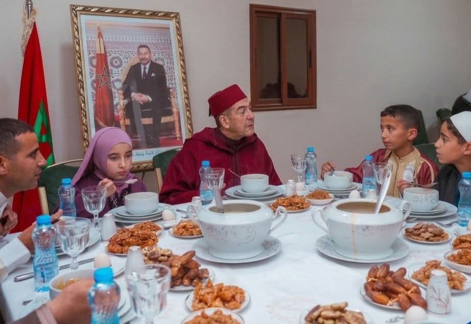 سعيد أمزازي في “أقصري”.. حينما تتحدث صورة القرب بعيداً عن البروتوكول