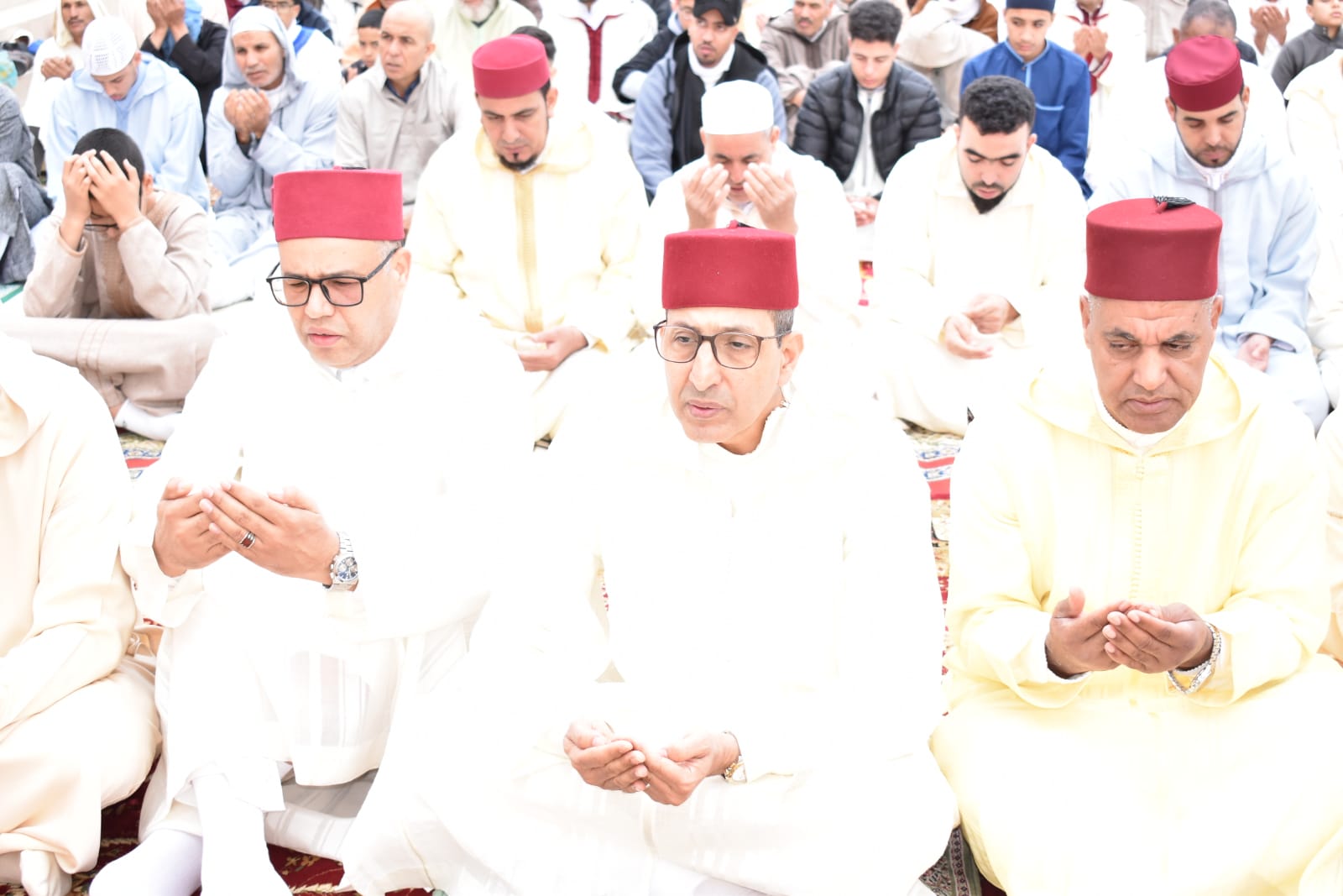 في أجواء إيمانية عامل اقليم اشتوكة أيت باها يؤدي صلاة العيد بمصلى مسجد الإمام الجزولي ببيوكرى.